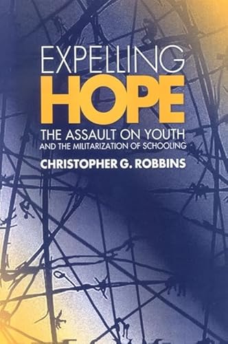 9780791475058: Expelling Hope: The Assault on Youth and the Militarization of Schooling (Suny Series, Interruptions: Border Testimony(ies) and Critical Discourse/S)