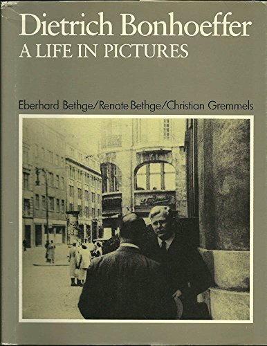 Imagen de archivo de Dietrich Bonhoeffer: A Life in Pictures (English and German Edition) a la venta por SecondSale