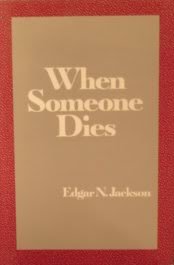 9780800611033: When Someone Dies