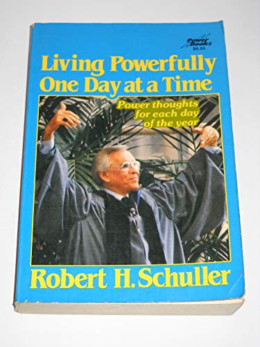 Imagen de archivo de Living powerfully one day at a time: Power thoughts for each day of the year a la venta por SecondSale