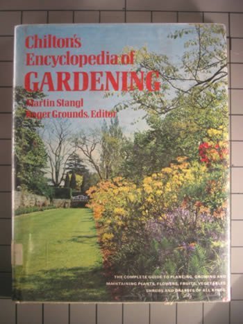 Beispielbild fr Chilton's encyclopedia of gardening zum Verkauf von ThriftBooks-Dallas