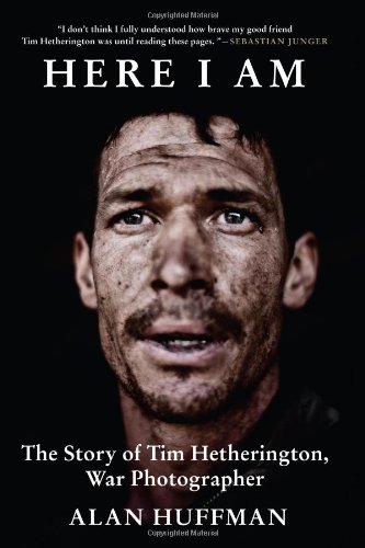 Imagen de archivo de Here I Am : The Story of Tim Hetherington, War Photographer a la venta por Better World Books: West