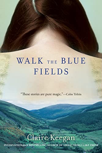 Imagen de archivo de Walk the Blue Fields: Stories a la venta por Blue Vase Books