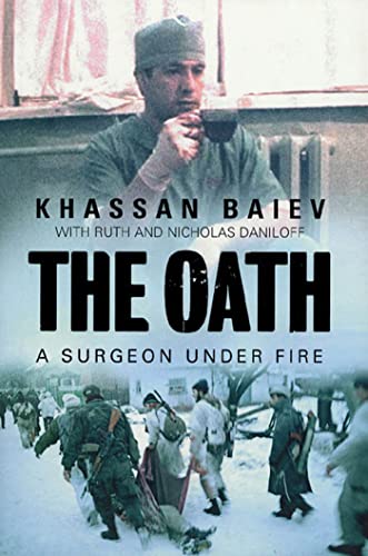 Imagen de archivo de The Oath : A Surgeon under Fire a la venta por Better World Books