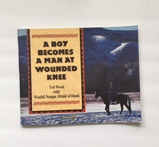 Imagen de archivo de A Boy Becomes a Man at Wounded Knee a la venta por Better World Books