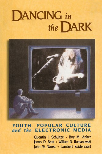 Imagen de archivo de Dancing in the Dark : Youth, Popular Culture and the Electronic Media a la venta por Better World Books