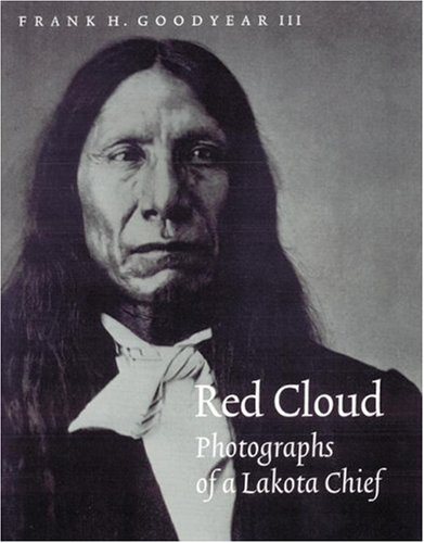 Imagen de archivo de Red Cloud: Photographs of a Lakota Chief (Great Plains Photography) a la venta por Half Price Books Inc.