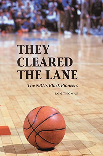 Beispielbild fr They Cleared the Lane : The NBA's Black Pioneers zum Verkauf von Better World Books