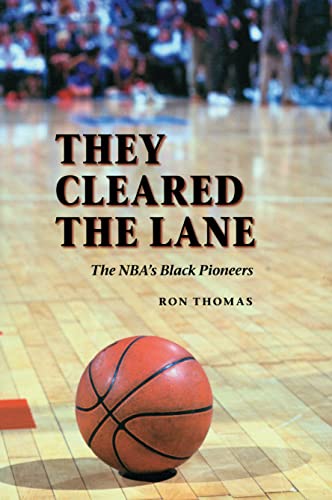 Beispielbild fr They Cleared the Lane : The NBA's Black Pioneers zum Verkauf von Better World Books
