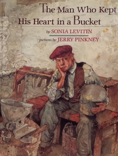Imagen de archivo de The Man Who Kept His Heart in a Bucket a la venta por Better World Books: West