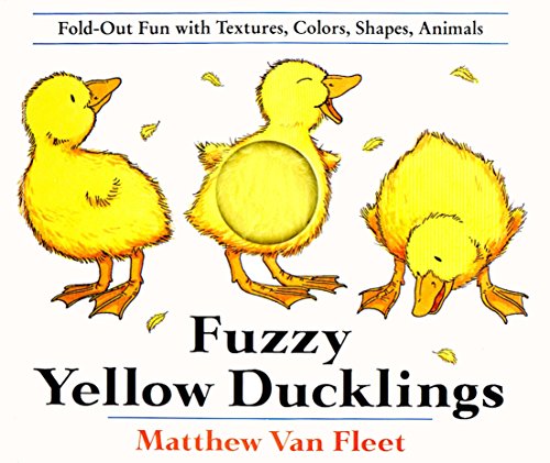 9780803717596: Fuzzy Yellow Ducklings: Fold-Out Fun With Textures, Colors, Shapes, Animals