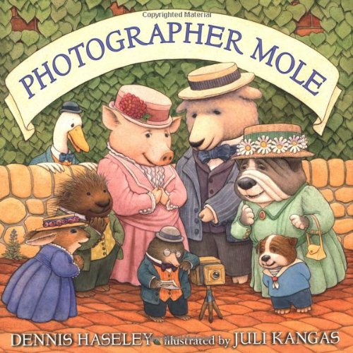 Beispielbild fr Photographer Mole zum Verkauf von Wonder Book