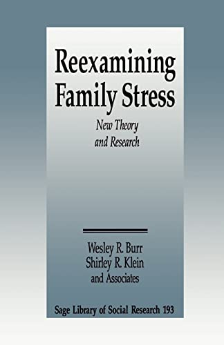 Imagen de archivo de Reexamining Family Stress: New Theory and Research a la venta por UHR Books