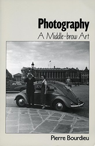 9780804726894: Photography: A Middle-Brow Art