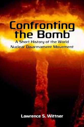 Imagen de archivo de Confronting the Bomb : A Short History of the World Nuclear Disarmament Movement a la venta por Better World Books