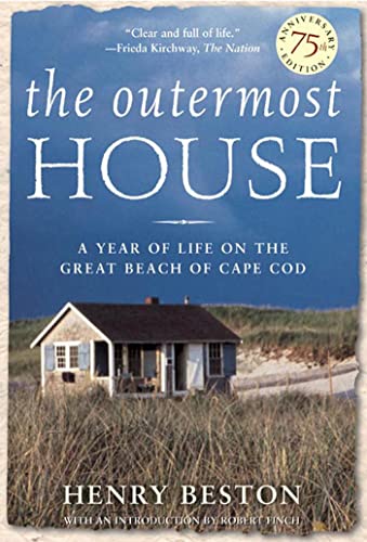 Imagen de archivo de The Outermost House : A Year of Life on the Great Beach of Cape Cod a la venta por Better World Books