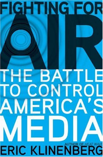 Beispielbild fr Fighting for Air : The Battle to Control America's Media zum Verkauf von Better World Books