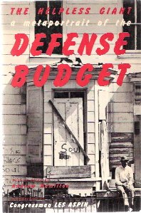 Beispielbild fr The Helpless Giant: A Metaportrait of the Defense Budget zum Verkauf von Between the Covers-Rare Books, Inc. ABAA