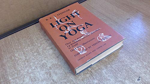 Imagen de archivo de Light on yoga: Yoga dipika a la venta por Once Upon A Time Books