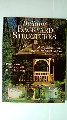 Beispielbild fr Building Backyard Structures : Sheds, Barns, Bins, Gazebos and Other Outdoor Construction zum Verkauf von Better World Books