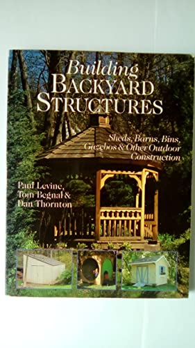 Imagen de archivo de Building Backyard Structures : Sheds, Barns, Bins, Gazebos and Other Outdoor Construction a la venta por Better World Books: West