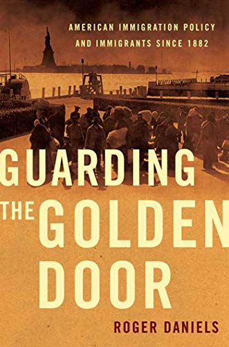 Imagen de archivo de Guarding the Golden Door: American Immigration Policy and Immigrants Since 1882 a la venta por ThriftBooks-Atlanta