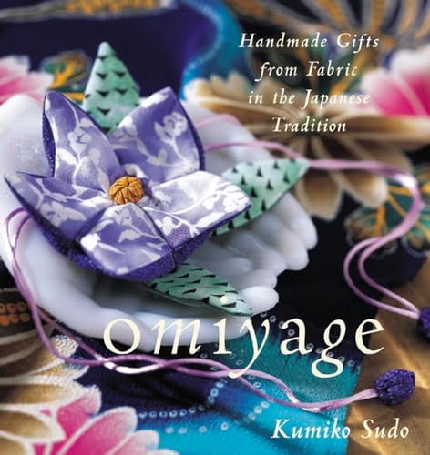 Beispielbild fr Omiyage : Handmade Gifts from Fabric in the Japanese Tradition zum Verkauf von SecondSale