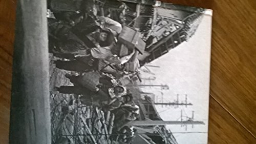 Imagen de archivo de Japan at War (World War II) a la venta por Ergodebooks