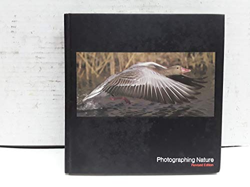 Imagen de archivo de Photographing nature (Life library of photography) a la venta por BookHolders