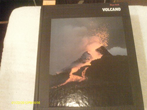 Imagen de archivo de Volcano (Planet Earth) a la venta por ThriftBooks-Dallas