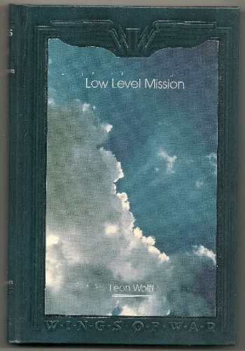 Imagen de archivo de Low Level Mission a la venta por The Aviator's Bookshelf