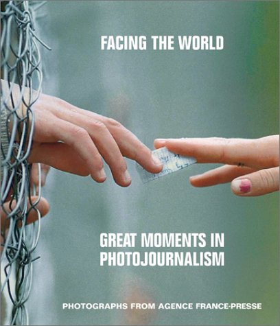 Stock image for Facing the World: Great Moments in Ph: Great Moments in Photojournalism for sale by WorldofBooks
