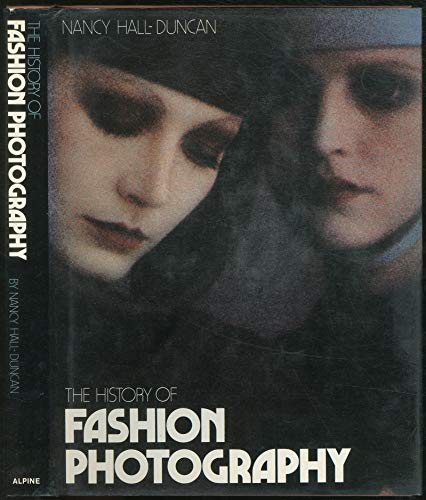 9780810909007: The history of fashion photography