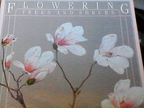 Immagine dell'editore per Flowering Trees and Shrubs venduto da Hamelyn