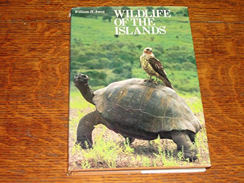 Imagen de archivo de WILDLIFE OF THE ISLANDS. a la venta por Hay Cinema Bookshop Limited