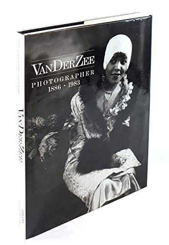 Beispielbild fr VanDerZee: Photographer 1886-1983 zum Verkauf von Off The Shelf