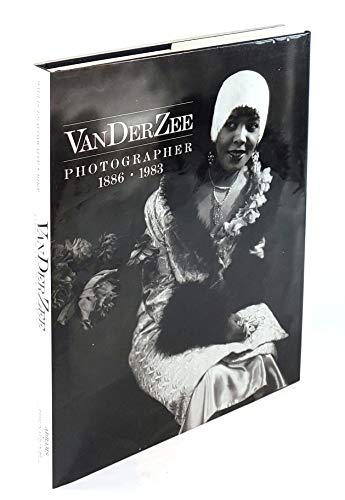 Imagen de archivo de VanDerZee: Photographer 1886-1983 a la venta por HPB-Emerald