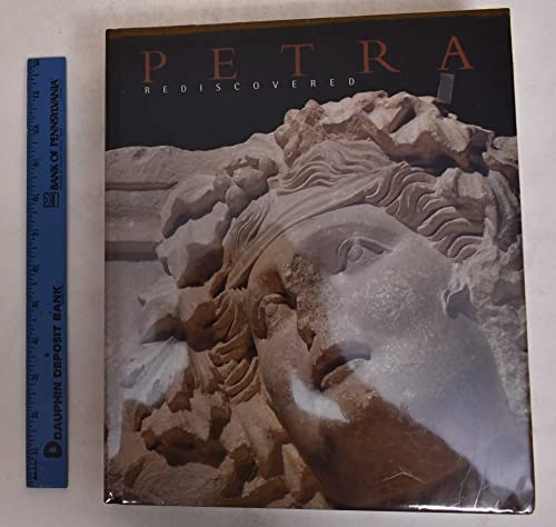 9780810945371: Petra Rediscovered: The Lost City of the Nabataeans
