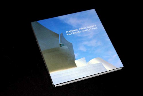 Beispielbild fr Symphony : Frank Gehry's Walt Disney Concert Hall zum Verkauf von Better World Books