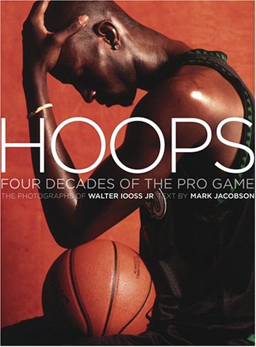 Beispielbild fr Hoops : Four Decades of the Pro Game zum Verkauf von Better World Books
