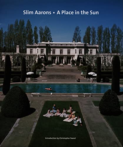 Beispielbild fr Slim Aarons: A Place in the Sun zum Verkauf von WorldofBooks