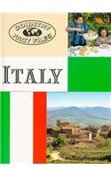 Imagen de archivo de Italy (Country Fact Files) a la venta por Eatons Books and Crafts