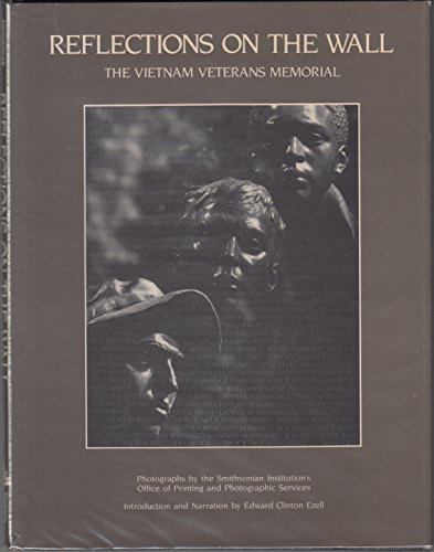 Imagen de archivo de Reflections on the Wall : The Vietnam Veterans Memorial a la venta por Better World Books