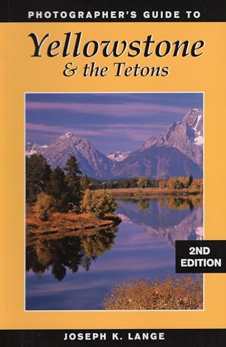 Imagen de archivo de Photographers Guide to Yellowstone the Tetons a la venta por KuleliBooks