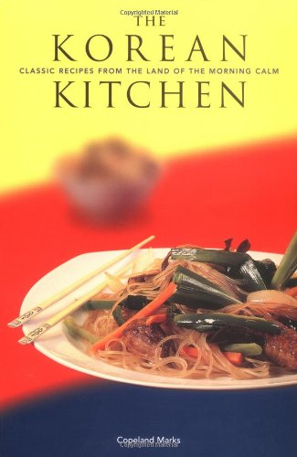 Imagen de archivo de The Korean Kitchen : Classic Recipes from the Land of the Morning Calm a la venta por Crotchety Rancher's Books