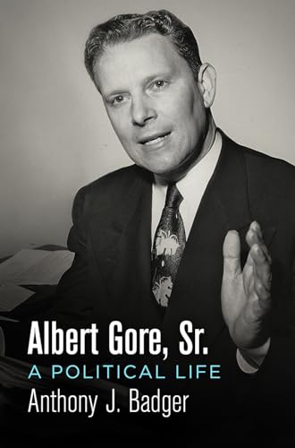 Beispielbild fr Albert Gore, Sr.: A Political Life zum Verkauf von ThriftBooks-Dallas