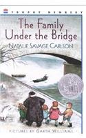 Beispielbild fr The Family under the Bridge zum Verkauf von Better World Books