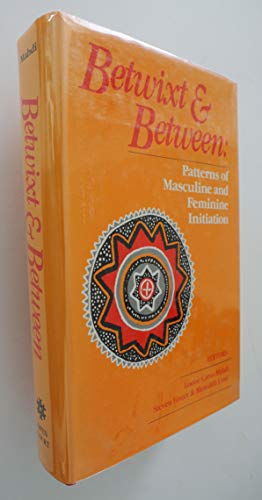 9780812690477: Betwixt and Between: Patterns of Masculine and Feminine Initiation