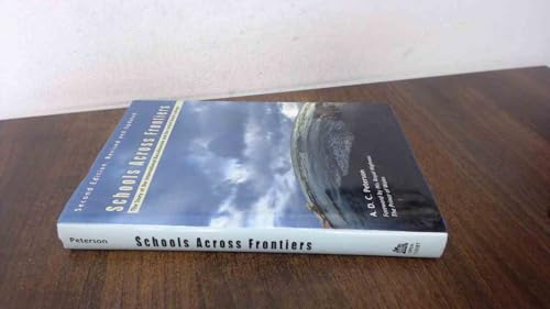 Immagine dell'editore per Schools Across Frontiers: The Story of the International Baccalaureate and the United World Colleges venduto da ThriftBooks-Phoenix