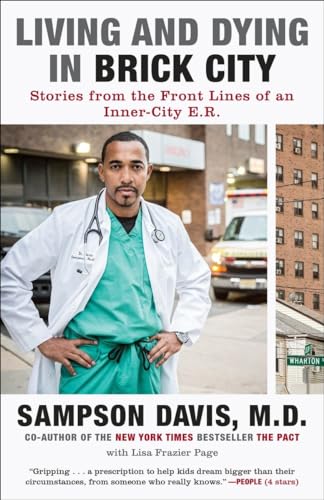 9780812982343: Living and Dying in Brick City: Stories from the Front Lines of an Inner-City E.R.
